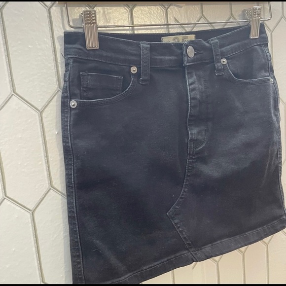 NWOT FREE PEOPLE TEAGAN BLACK DENIM SKIRT SIZE SMALL - Picture 7 of 16